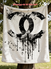 Chanel Ink Drip Double C Logo Flannel Sofa Throw Blanket IMG_6695